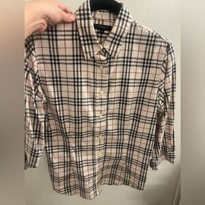 Burberry women blouse in size small☝️🔥🌹